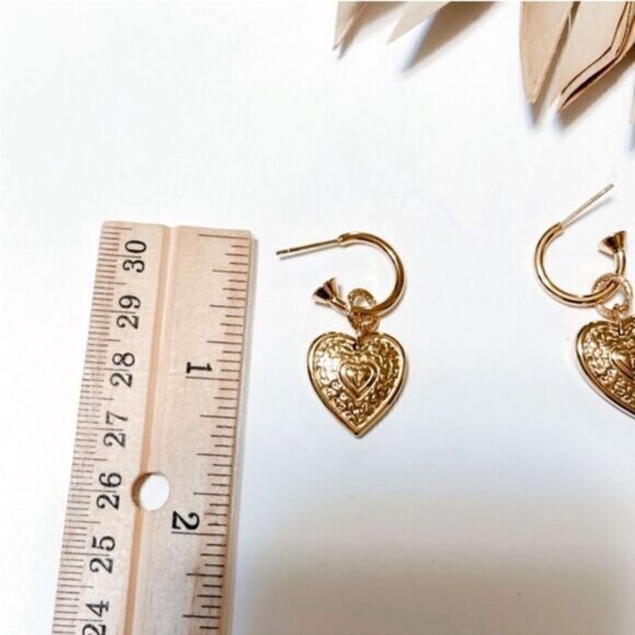 Gold Heart Hoop Earrings N1437 - Picture 6 of 6